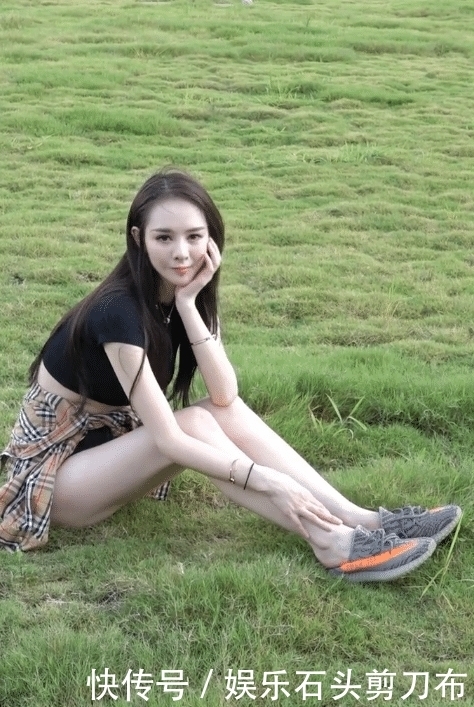 『 美女』草地上坐着能舒服吗?,草坪上休息的美女