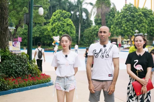 蒋梦婕化身婚礼策划，这枚小姐姐靠谱 网友：我最喜欢她穿搭