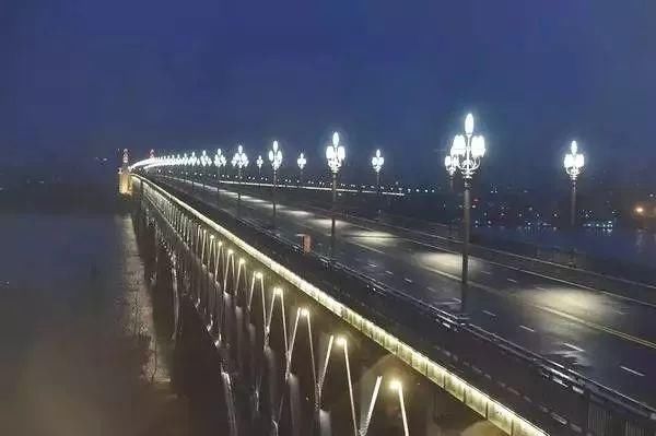 明日，长江大桥正式通车
