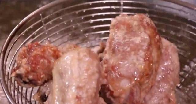  #就可以#巧用厨房肥料，浪费为宝，没想到香菜根也能做好吃的