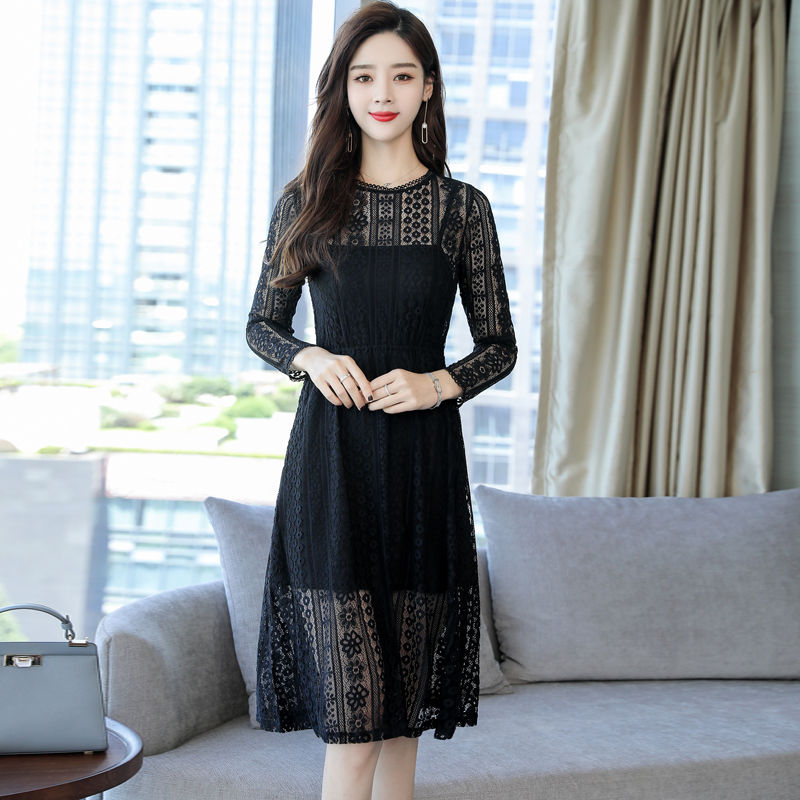 姑娘太美了!身着秋季蕾丝A字裙，显瘦高贵，看一眼就被迷上了