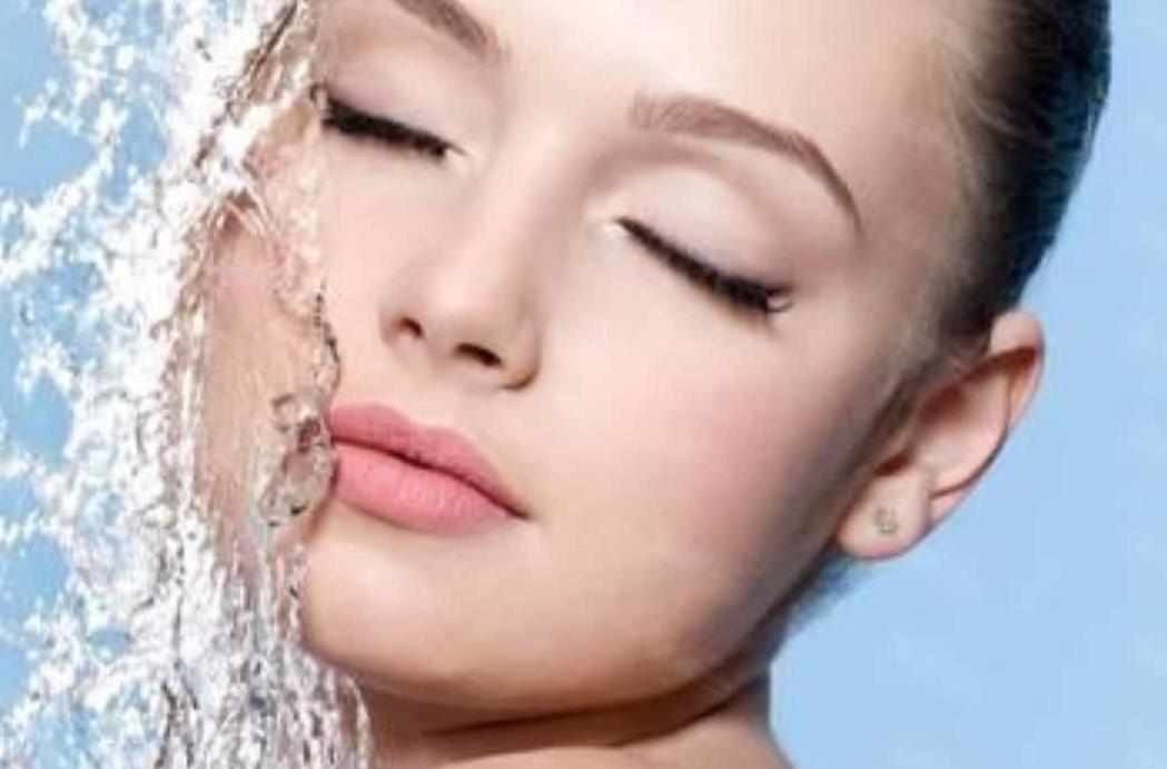 长痘痘者：护肤谨记“3少2多”，痘痘消得快，脸会更加细腻平整