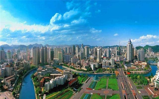 中国发展最差劲的二线城市，却投资百亿修地铁，网友：哪来的勇气