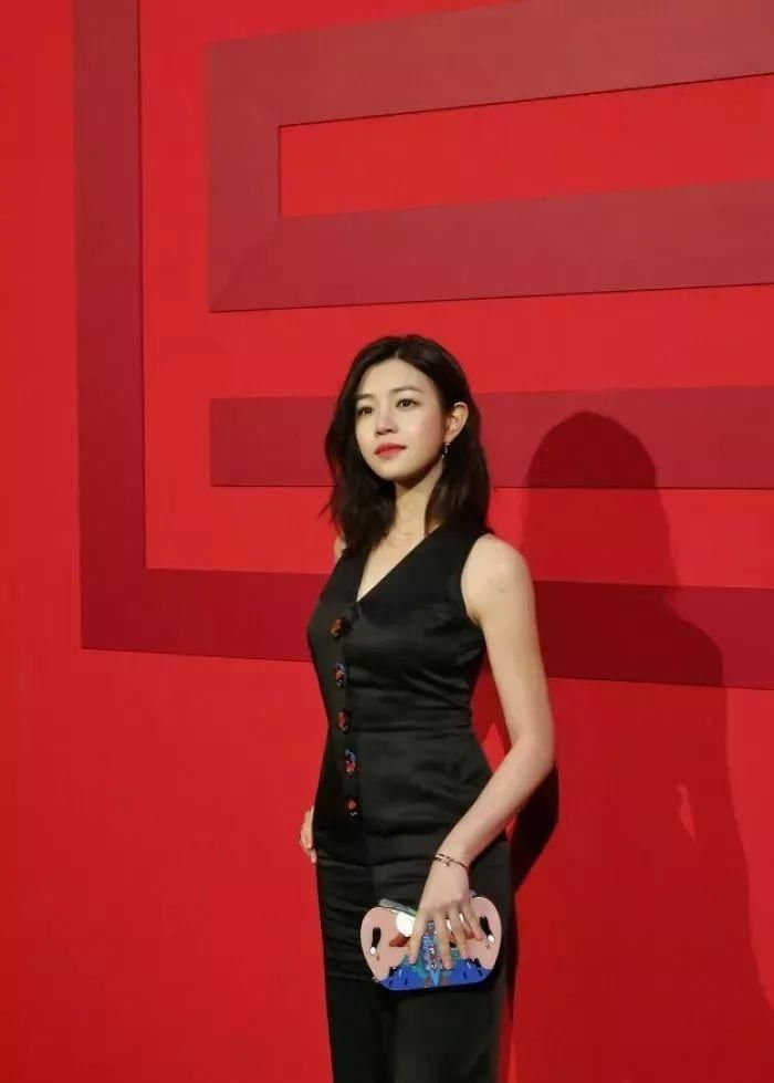 她们都被发型给坑了，有你吗?