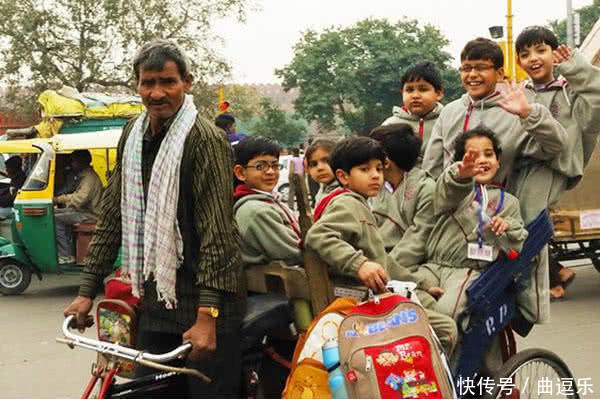 中国人在印度“卖包子”，印度人这样对待他们？网友：都发财了吧