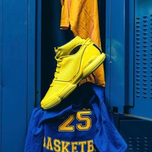  「玫瑰图案」Adizero Rose 1：德里克?罗斯个人第一双签名篮球鞋正式复刻发售