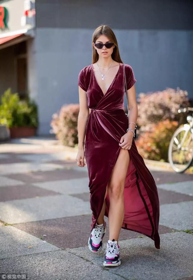 戳进来｜看完了她们的穿搭，我立刻丢掉了鞋柜里的高跟鞋！