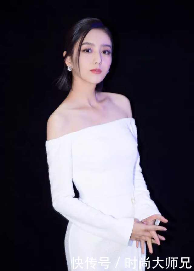 佟丽娅真会玩！穿一条“假”裙抢眼球，网友：这骗谁呢？