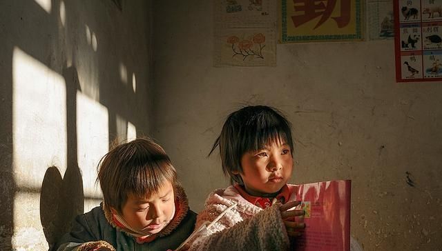 『长兄』“最帅哥哥”走红13岁却要养活5个弟妹,无数人落泪,长兄如父