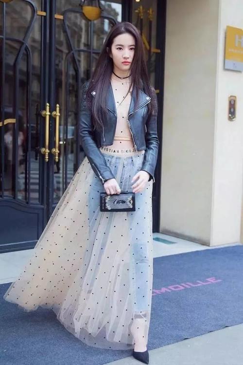 裙子这样穿到底好看不好看？你说了算！