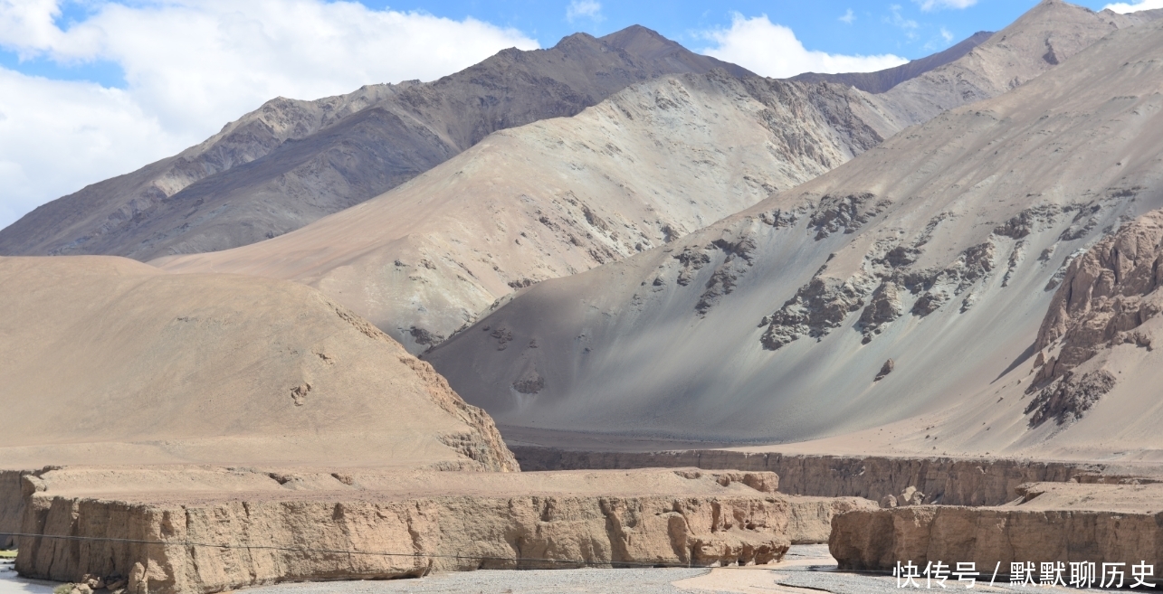 天路零公里出发,一小时海拔升高3000米,昆仑山脸色好严肃