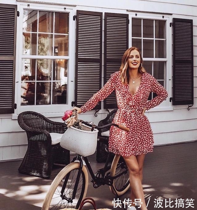 『适合』今年流行的“山楂裙”,很适合三四十岁的女人,时髦显瘦有气质!