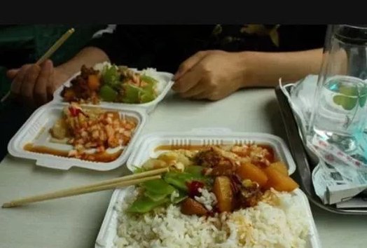  饭菜|一趟火车上千乘客，为何几十份盒饭都卖不掉，终于知道答案