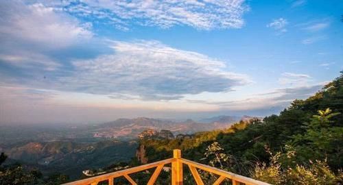 此景点因走红门票翻6倍，众多游客起争议，现欠款1.5亿面临倒闭？