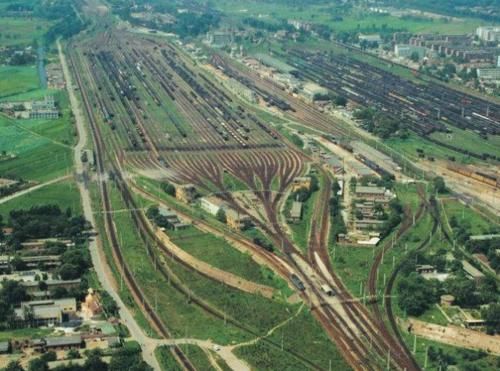  【我国】我国最大的火车站，每天接待24000多列火车，被称为“铁