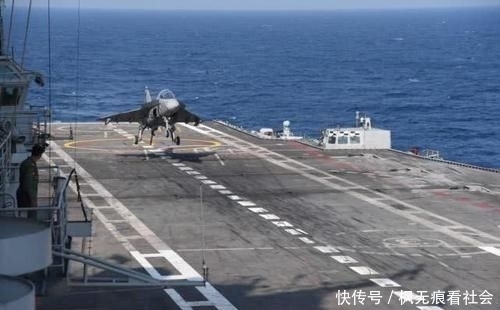 光辉战机上航母