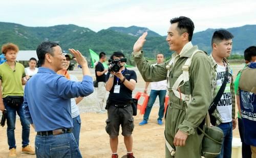 网曝《大轰炸》花了十个亿，还黑心洗钱，电影方回应：不信查账！