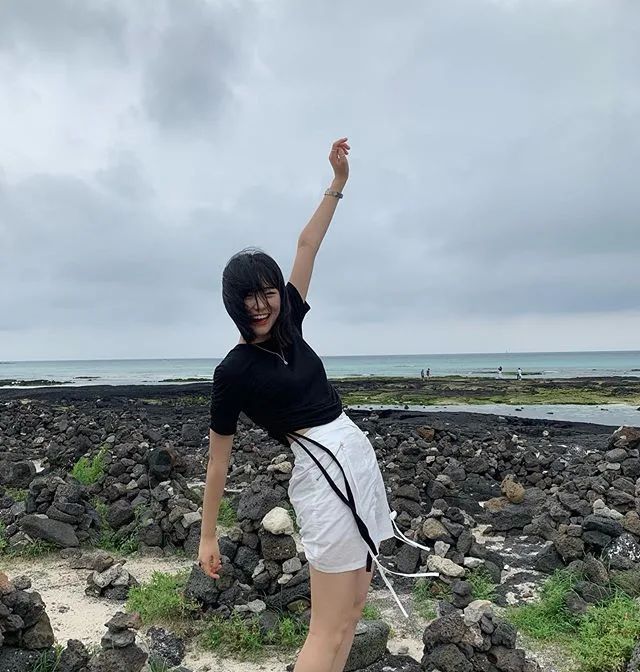  [时髦]别再穿一身黑了!今春就穿这4件薄外套,时髦炸了!