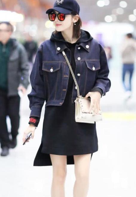 古力娜扎站姿真绝了！两腿间真实腿距吓到我了，确定只有26岁？