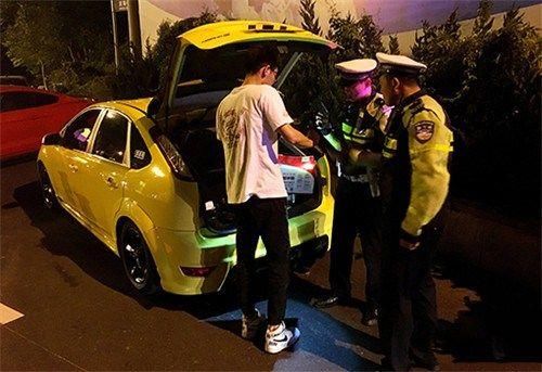 交警路检查什么?除了驾驶证、酒驾,还有这几样