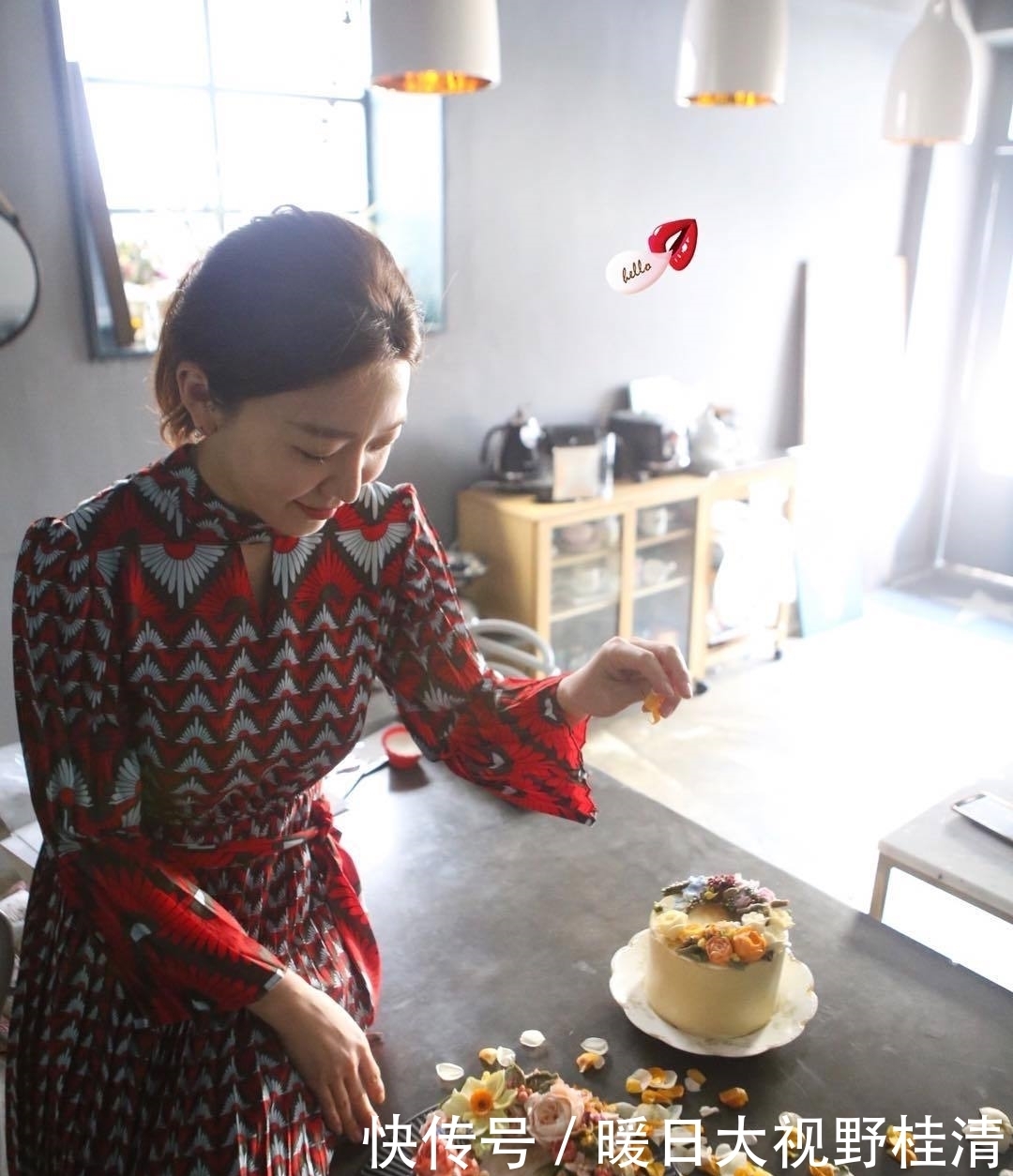  『制作』她做的鲜花蛋糕太撩人，看完后全世界都惊艳了