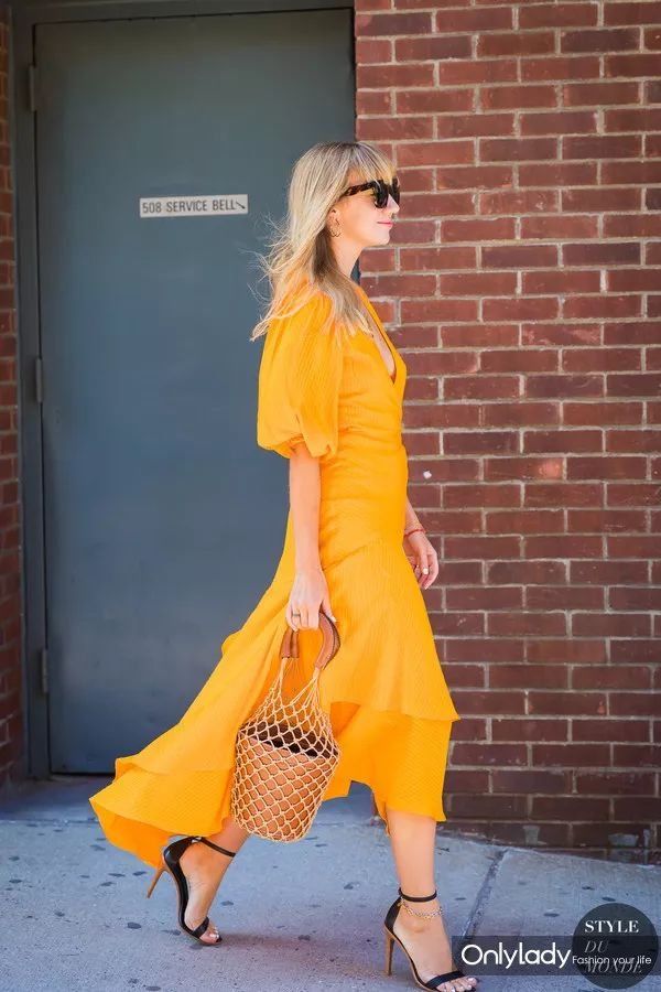 我最喜欢你什么样子?穿连衣裙的样子!