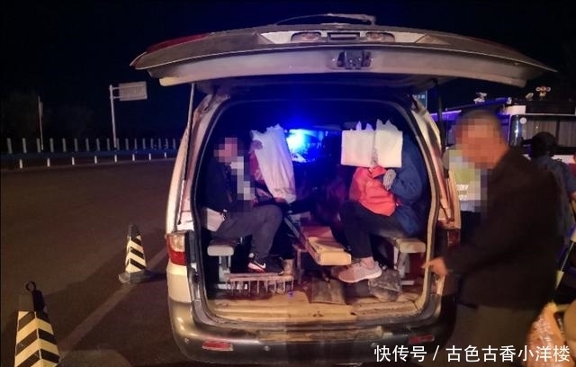 「包工头」荷载8人小客车拉了14人，这个包工头太不把安全当回事