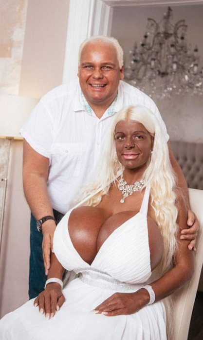 德国空姐欲变芭比娃娃,却是这样的结果