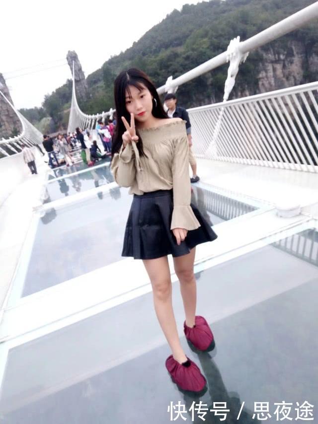 曾经的爆红的玻璃桥，现在却成了“偷窥桥”，保安：我也很无奈！