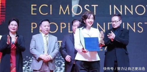 老态■67岁刘晓庆脸怎么了?大浓妆盖不住僵硬老态,网友:都认不出来了