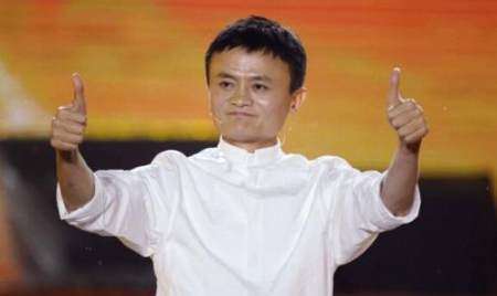 将马云2000多亿身家存银行,一天能拿多少利息?网友:不敢想象