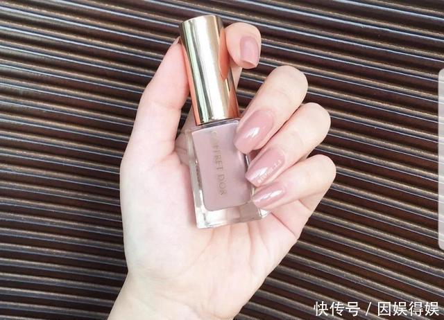 红色|这四款热门的高颜值指甲油,简直夏日必备!