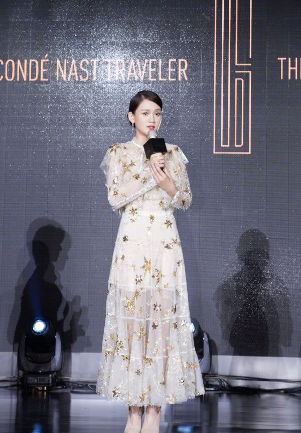 陈乔恩发福了?一条牛仔裤就秒变“大蜜腿”，不丑还意外好看!