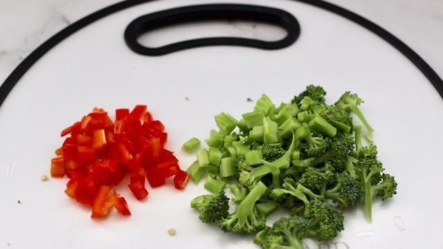  「口感」豪华版的炒饭，剩米饭加厨房边角料，营养口感都翻倍