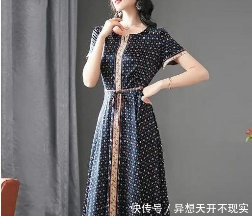  「奔四」奔四奔五女人，不管有钱没钱，也要有这几件，款款高雅减龄显肤白