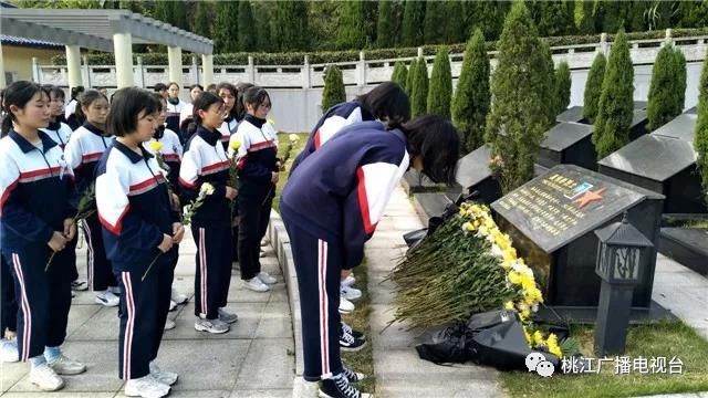  【解放军】解放军某部飞行员温伟彬执行飞行训练任务时牺牲，年