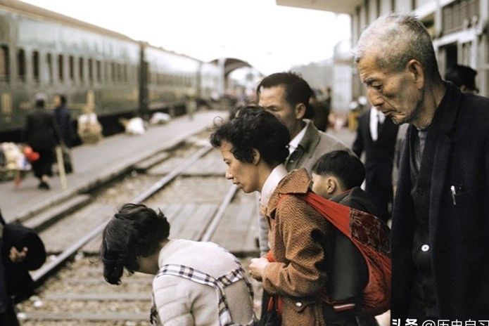  #边防检查#1972年深圳老照片：边界附近的村庄；罗湖边防检查站