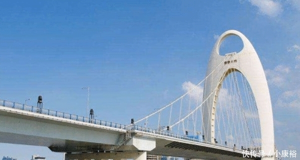  「港珠澳大桥」越南3000亿大桥坍塌，百万民众声讨中国，竟想索