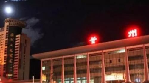  「唯一」中国唯一一个有“错别字”的火车站，都能看出来，为啥