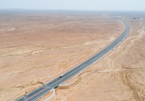  「高速」中国最孤独的高速路，花了370亿修了5年，却几乎看不到