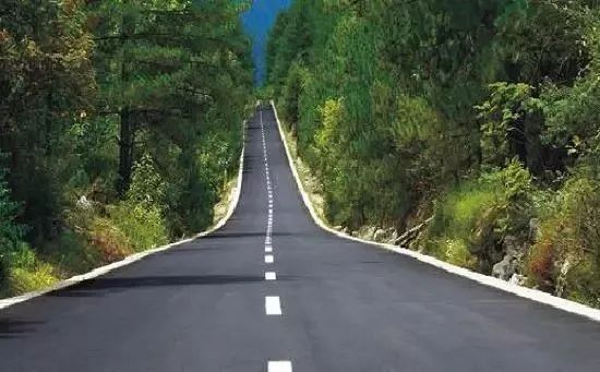 “大家好，我叫川藏线，是一个成熟的公路，这是我的自我介绍”