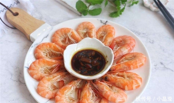 #味道#煮虾时,只加生姜和盐可不行,多加“2味”,虾肉不腥不柴味道鲜