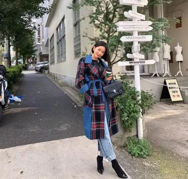  小黑@短靴＋小黑裤，开春之际穿起来