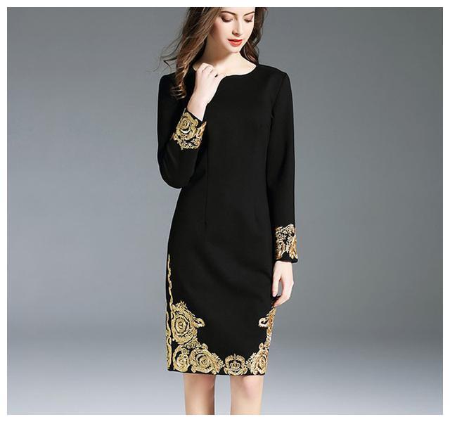 不要在衣服不见了的状况下游玩。这条裙子只要穿过膝盖时才美观。