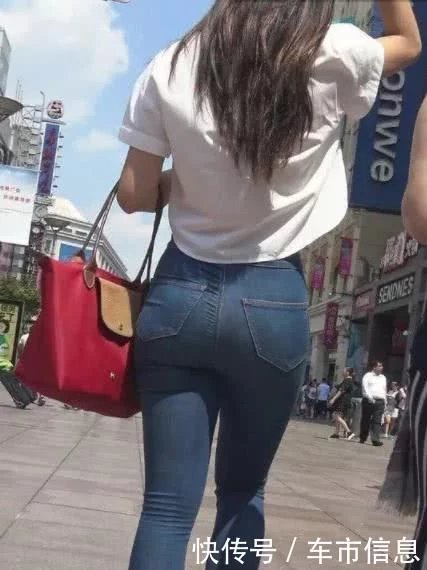 这样的曲线弧度，是女性自身的一种魅力，让女性更加性感别致