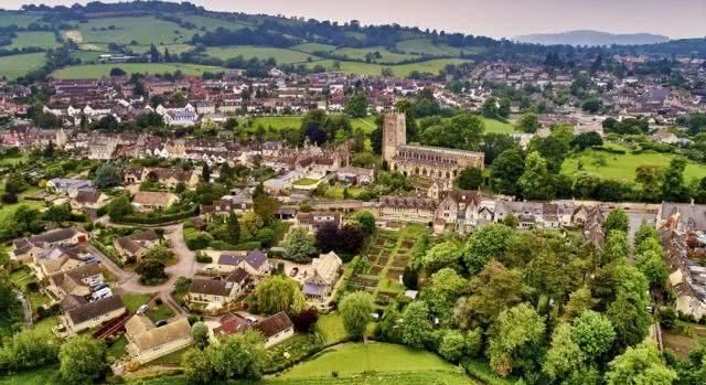 除了工业发达,英国还有被誉为“最美乡村”的科茨沃尔德