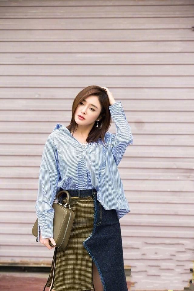 36岁秦岚又放狠招，穿牙签细高跟鞋行走街头，身材叹为观止