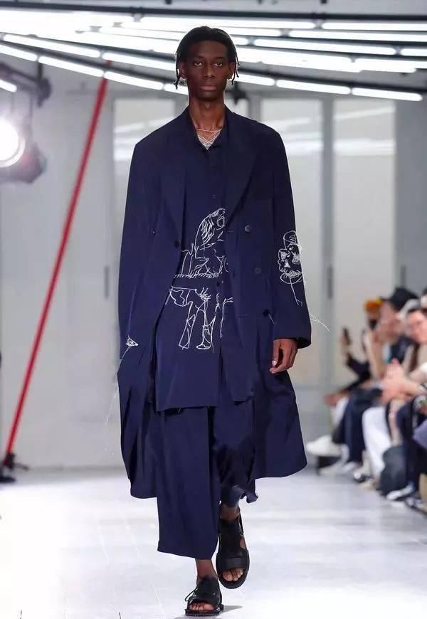 时装秀:Yohji Yamamoto 2020 春夏时装秀:山本耀司的黑色诗意想象