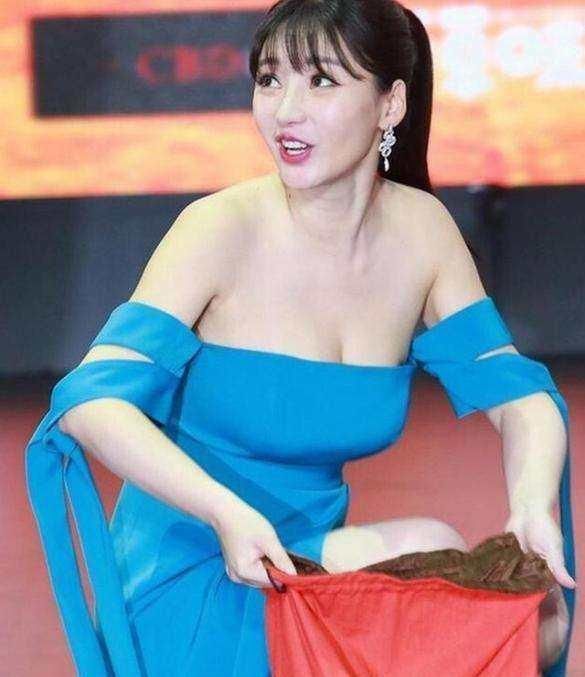 “丰满”的女人穿衣服，别有这3个“习惯”,不然显胖又土气！