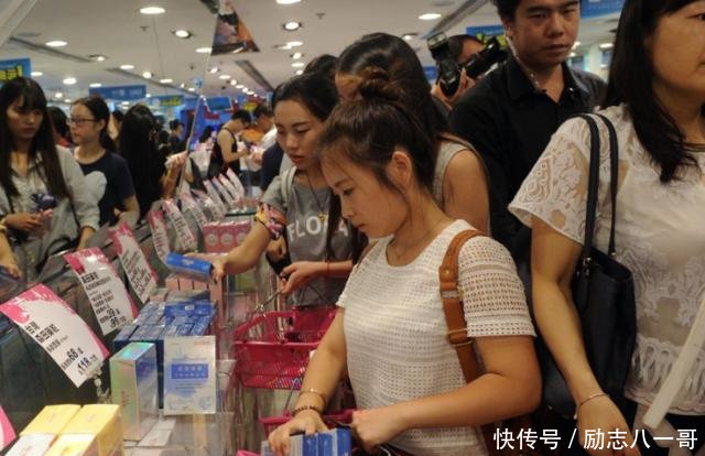 广东大妈不解我也会粤语，为何香港人一下就认出我不是香港的